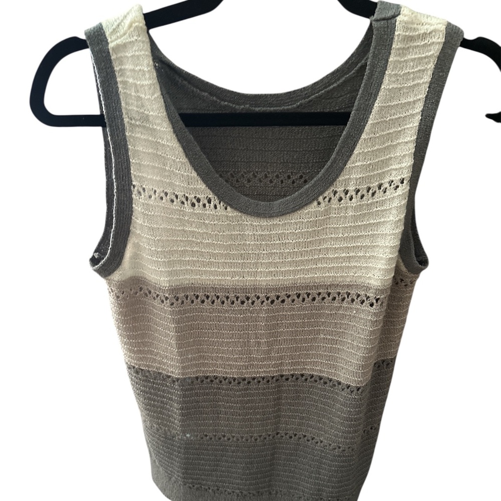 Women’s gray and white knit tank top